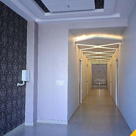 Hotel Kapson Palace Барейли Екстериор снимка